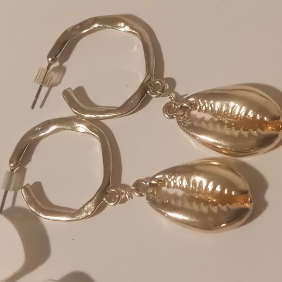 4 pair of assorted earrings all like new - Picture 5 of 10